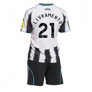 Newcastle United Tino Livramento #21 Hjemmebanetrøje Børn 2025-26 Kortærmet (+ Korte bukser)
